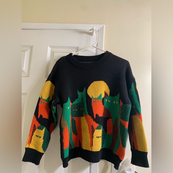 Sweaters - Black Knit Sweater with Colorful Cat Motif
Cat under the moon